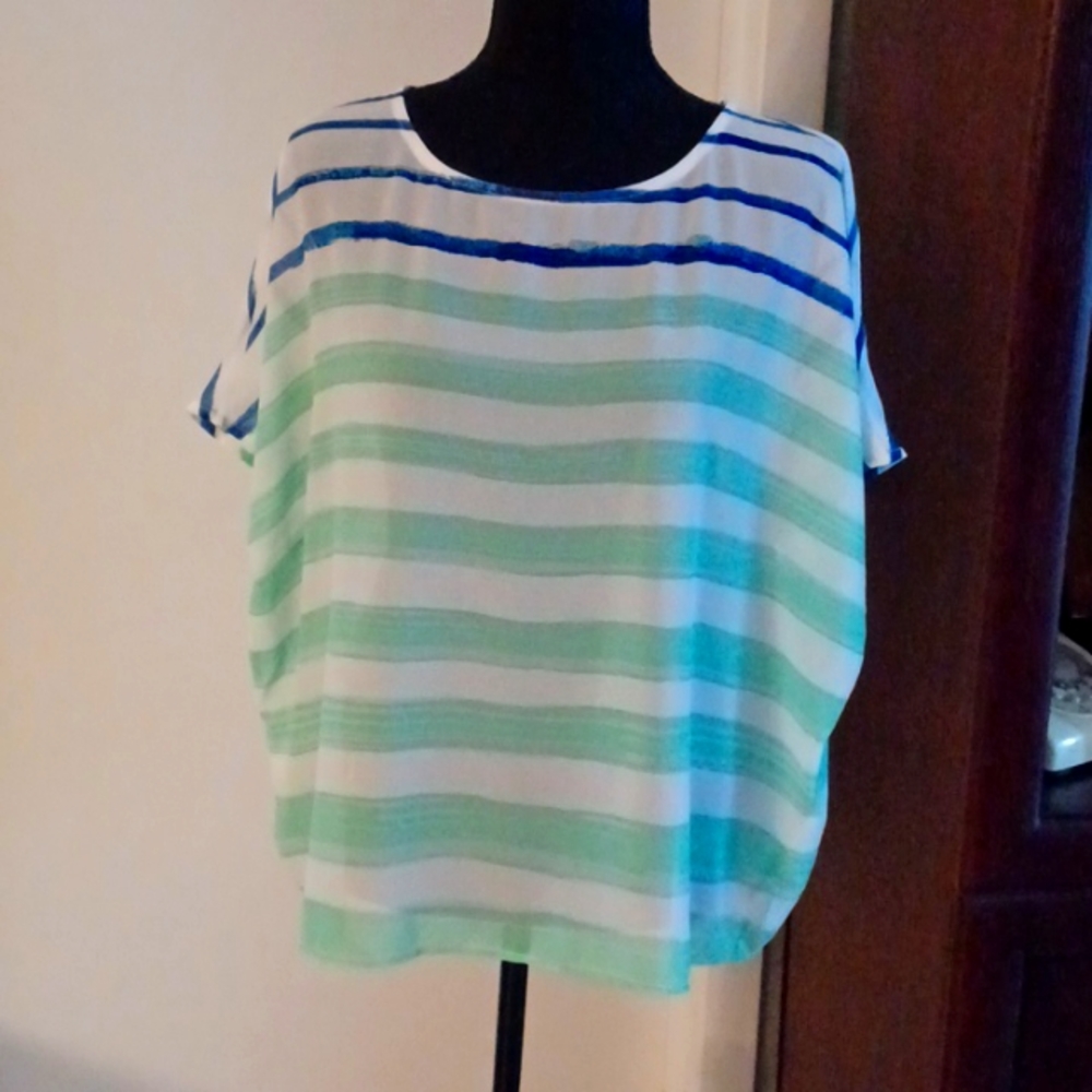 Chico's blouse, short sleeve loose fit. Chico's size 1 medium. Blue wht green